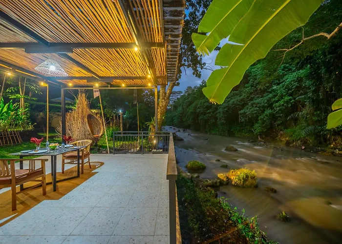 Riverside Jungle - Infinity Pool, Yoga & Adventures - A Retreat * Ubud