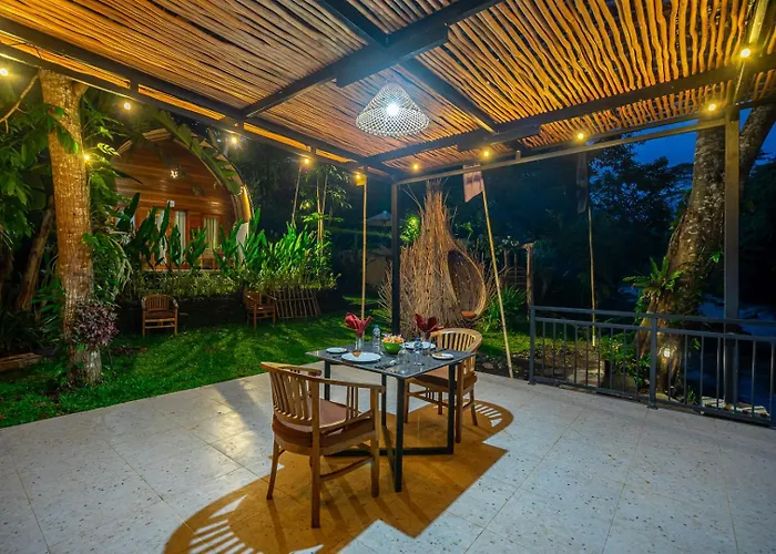 Riverside Jungle - Infinity Pool, Yoga & Adventures - A Retreat *